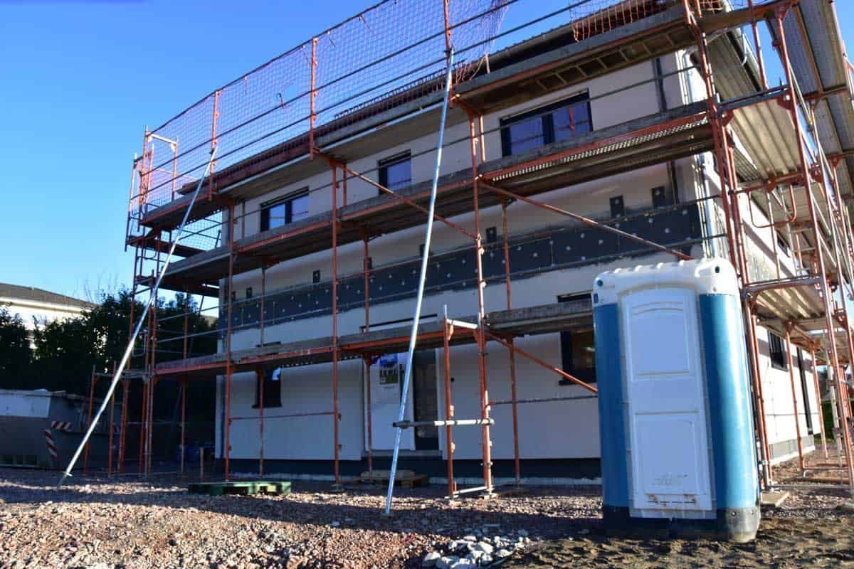 bauseits-Titel-1200 Ein Haus, bei dem viele Leistungen bauseits ausgeführt werden.